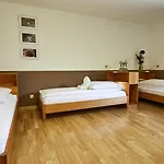 Hotel Fast