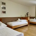 Fast Hotel